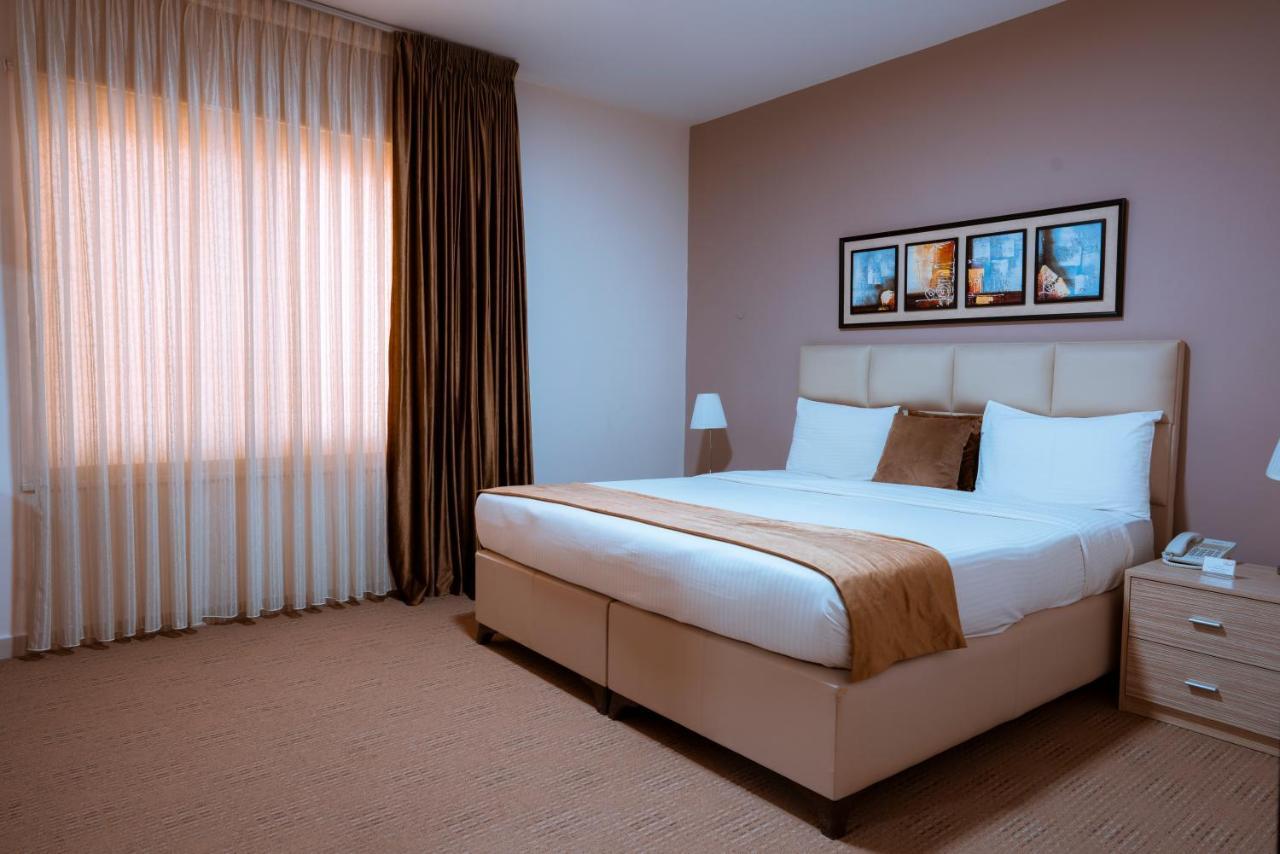 Rawa Hotel Suites Аман Екстериор снимка