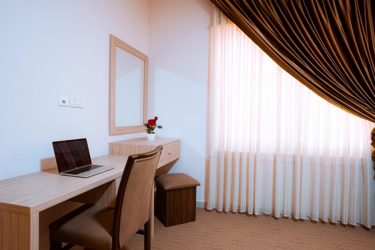 Rawa Hotel Suites Аман Екстериор снимка